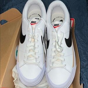 Nike White Black Women's Athletic Shoes